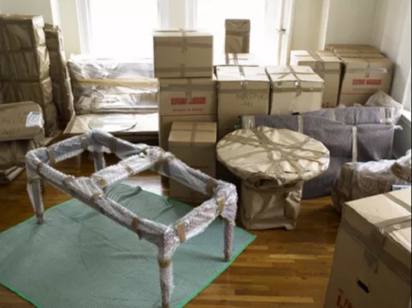 بسته بندی وسایل سنگین منزل از جمله میز