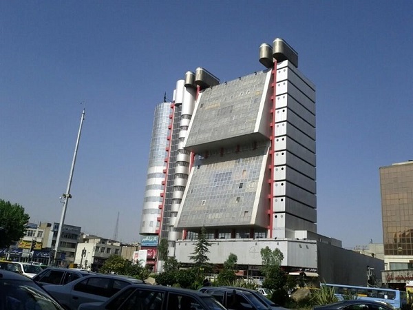 مرکز خرید گلدیس در نزدیکی محله آیت‌الله کاشانی